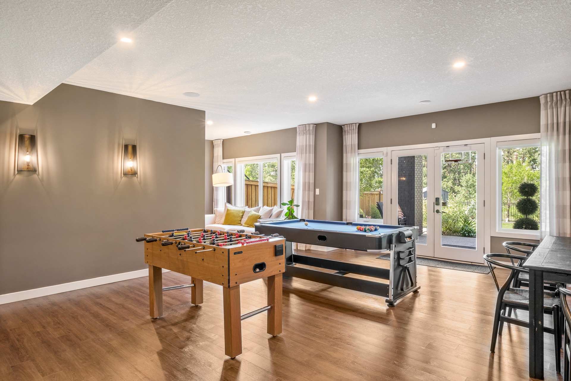 Walk-out basement entertainment area