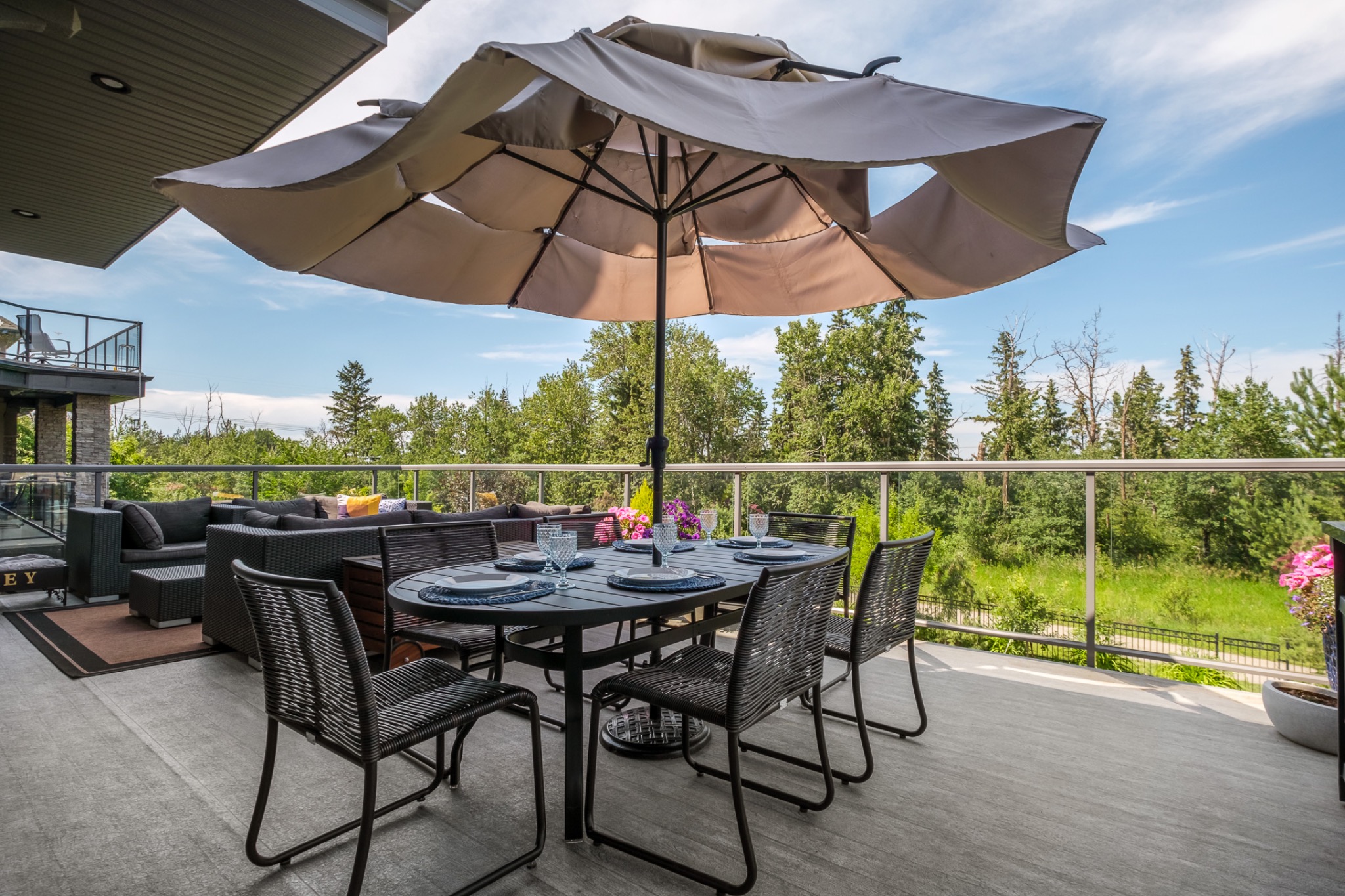 Deck dining