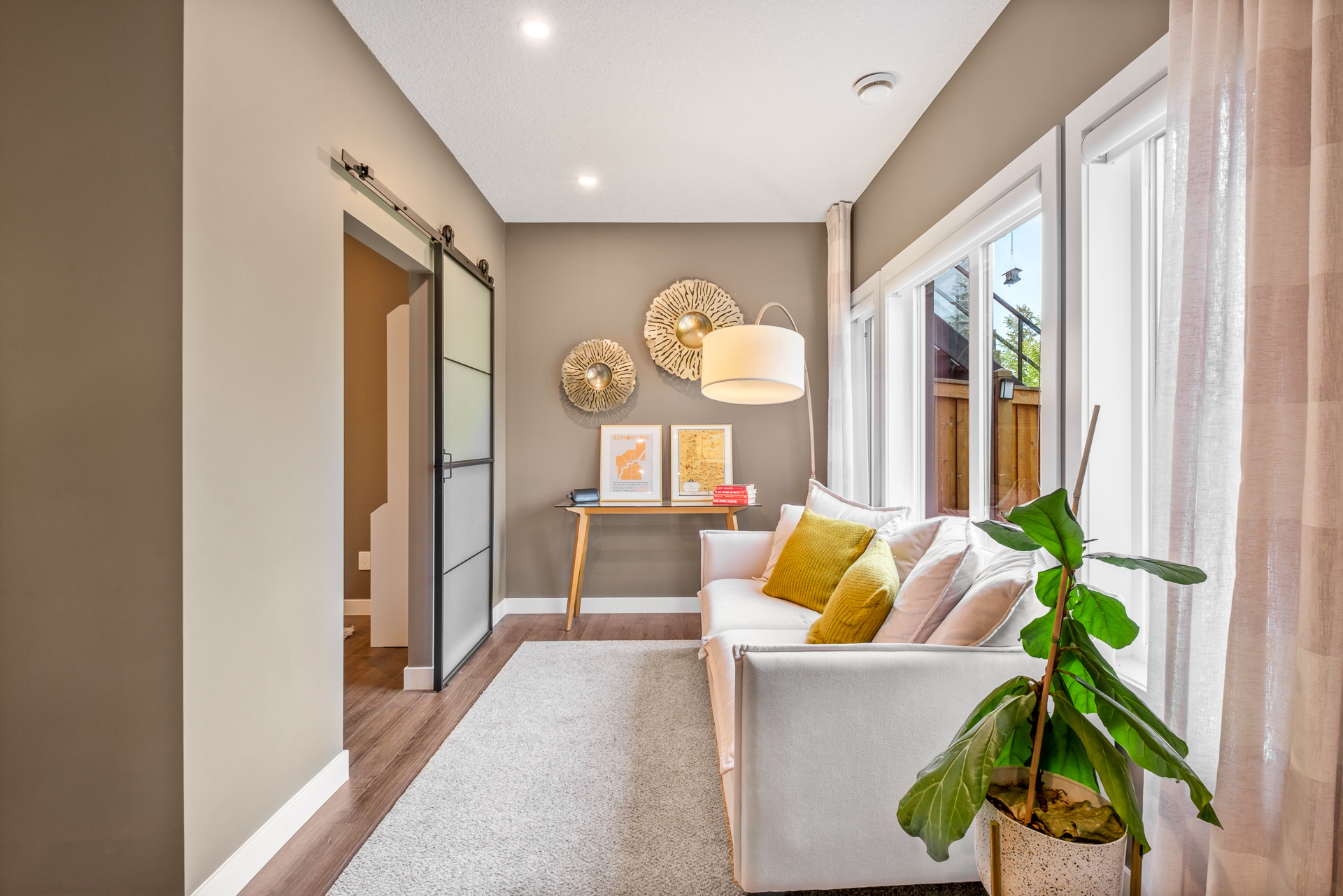 Basement den lounge